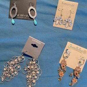 4 pairs of earrings